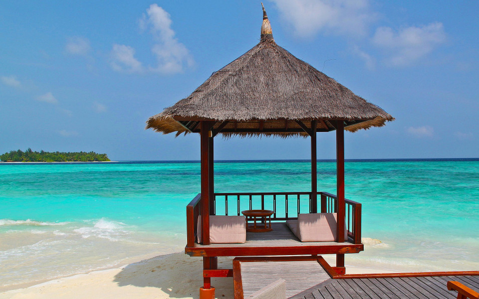 H&uuml;tte mit Liegen auf den Malediven